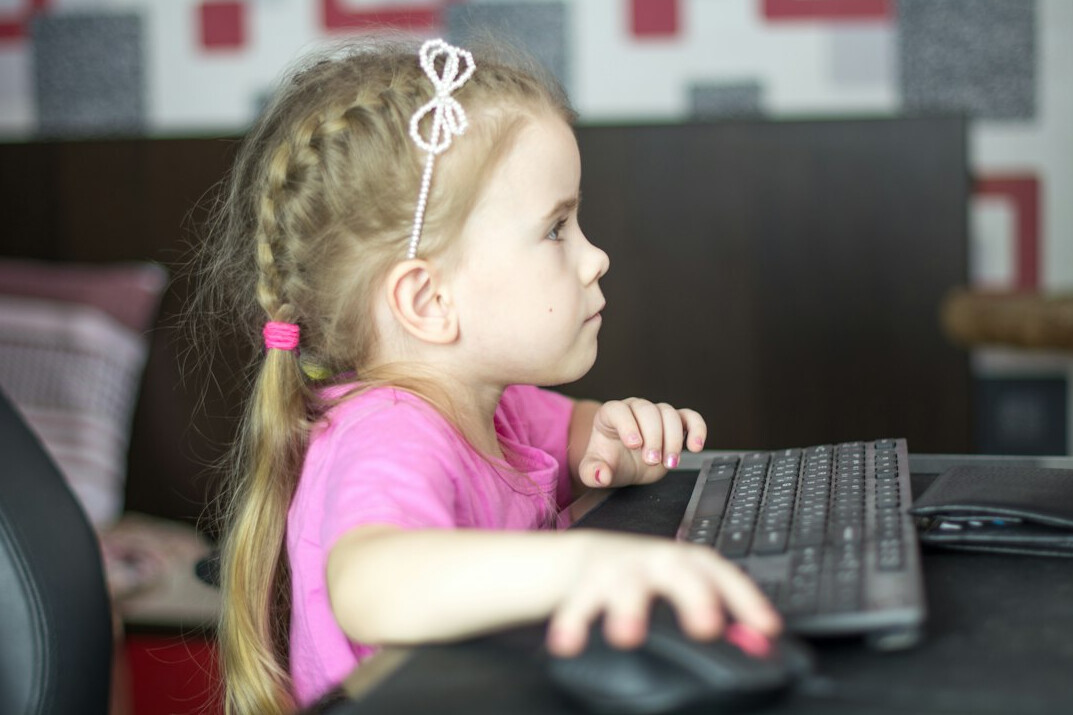 children learning programming