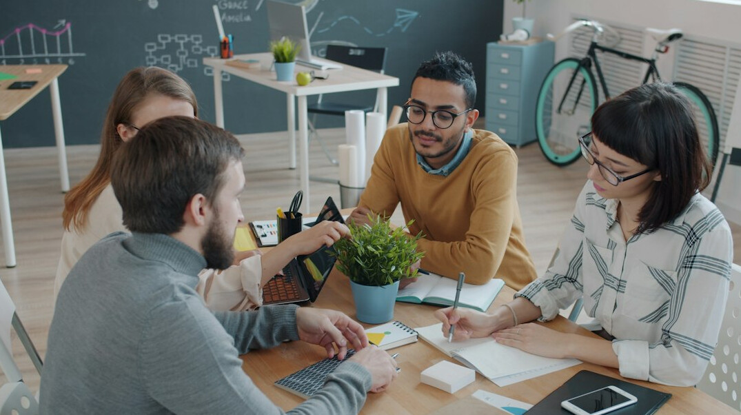 group discussion about tech